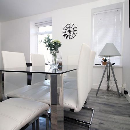 Executive Style 2 Bed Flat In Bridgend F2 Apartment ภายนอก รูปภาพ